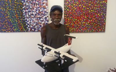 Aurukun artists carve corporate gifts for Skytrans